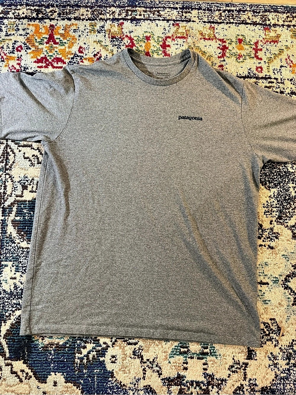 Patagonia Fitz Roy Horizons Responsibili-Tee Gray Short Sleeve Tee Size Large